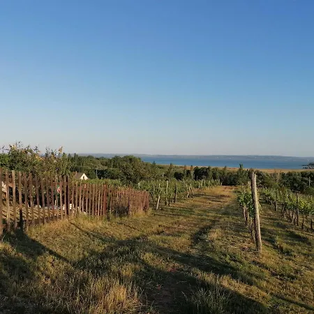 Julianna Nyaralo بيت للعطل *